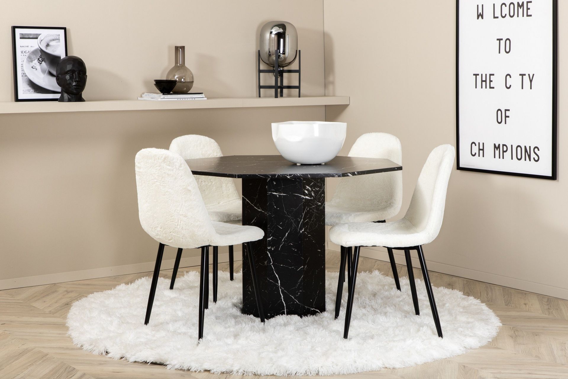 Marbs Spisegruppe 110 cm Rund inkl. 4 Pontus Stoler - Svart/Hvit