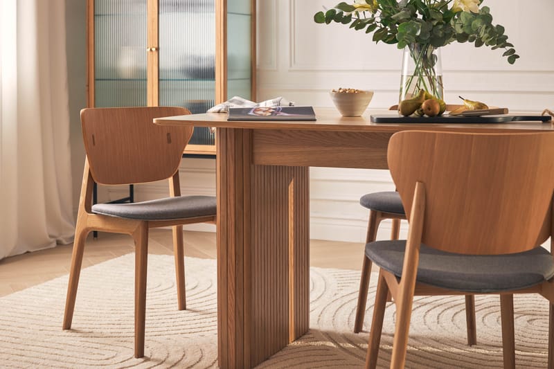Nixrai Spisebord 140 cm med 4 Jerup Spisestoler - Eik - Møbler - Bord - Spisegrupper