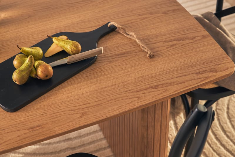 Nixrai Spisebord 140 cm med 4 Kalb Spisestoler - Eik - Møbler - Bord - Spisegrupper