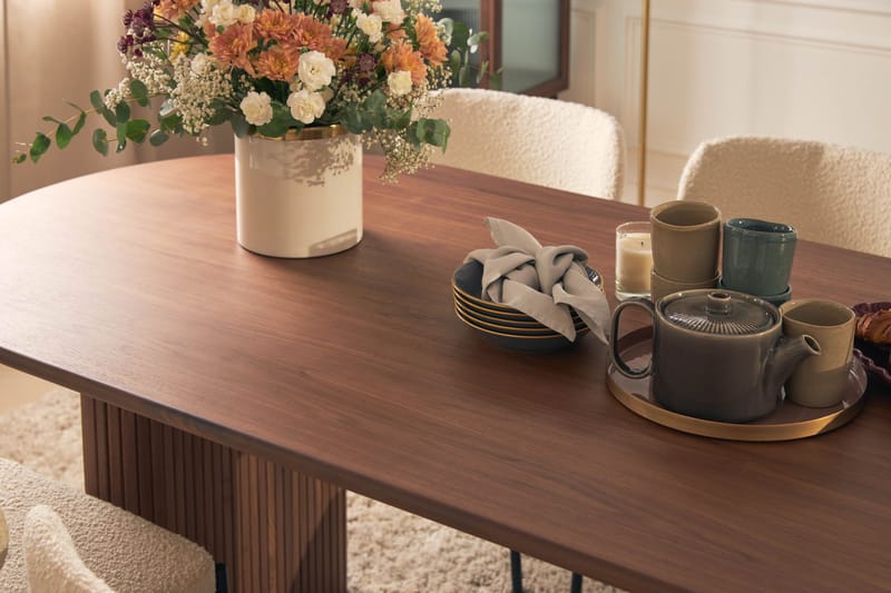 Noira Ovalt Spisebord 220 cm Valnøtt med 6 Gemmiano Spisestoler - Brun / Teddy / Tre - Møbler - Bord - Spisegrupper