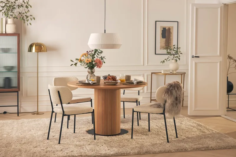 Noira Spisebord 120 cm Valnøtt Rundt med 4 Gemmiano Spisestoler - Brun - Møbler - Bord - Spisegrupper