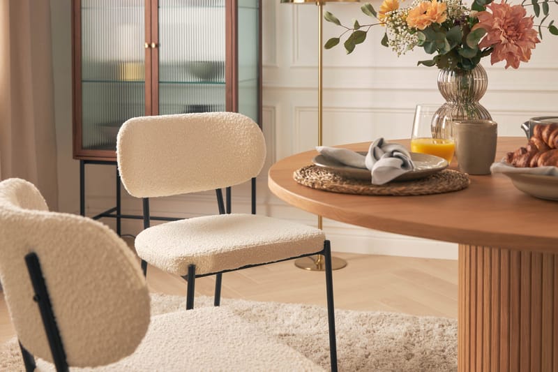 Noira Spisebord 120 cm Valnøtt Rundt med 4 Gemmiano Spisestoler - Brun - Møbler - Bord - Spisegrupper