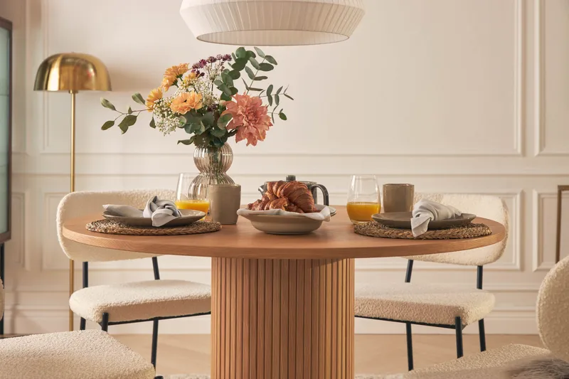 Noira Spisebord 120 cm Valnøtt Rundt med 4 Gemmiano Spisestoler - Brun - Møbler - Bord - Spisegrupper