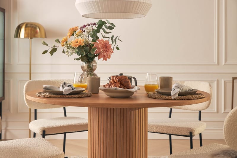 Noira Spisebord 120 cm Valnøtt Rundt med 4 Gemmiano Spisestoler - Brun - Møbler - Bord - Spisegrupper