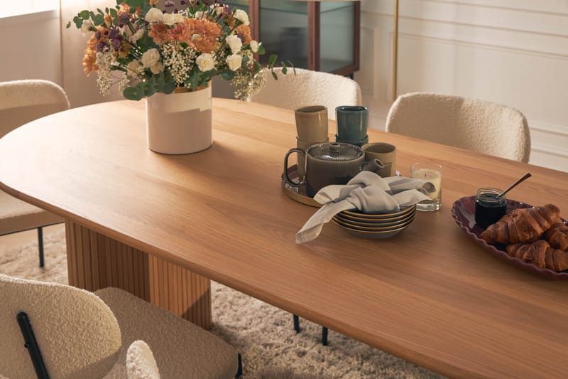 Noira Spisebord 220 cm Massiv Eik med 6 Gemmiano Spisestoler - Natur - Møbler - Bord - Spisegrupper