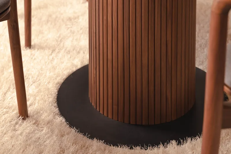 Noira Spisegruppe 120 cm Rundt Spisebord med 4 Noira Stoler - Valnøtt - Møbler - Bord - Spisegrupper