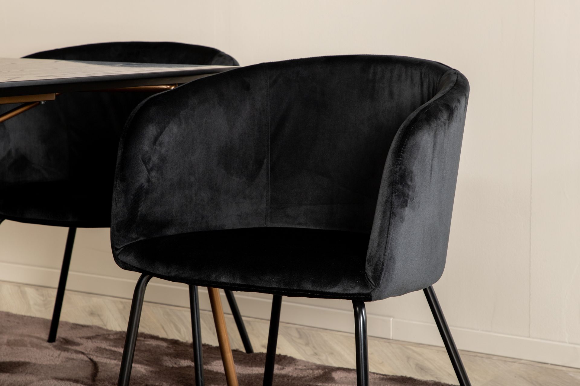 Pipi Spisegruppe 190 cm inkl. 6 Berita Stoler - Svart/Kobber - Møbler - Bord - Spisegrupper