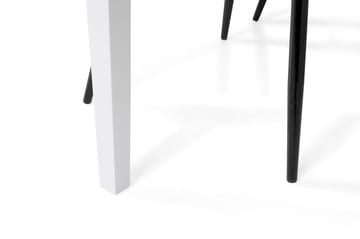 Romeo Spisegruppe 140 cm Betong med 4 Nibe Stoler - Hvit/Grå/Svart - Møbler - Bord - Spisegrupper