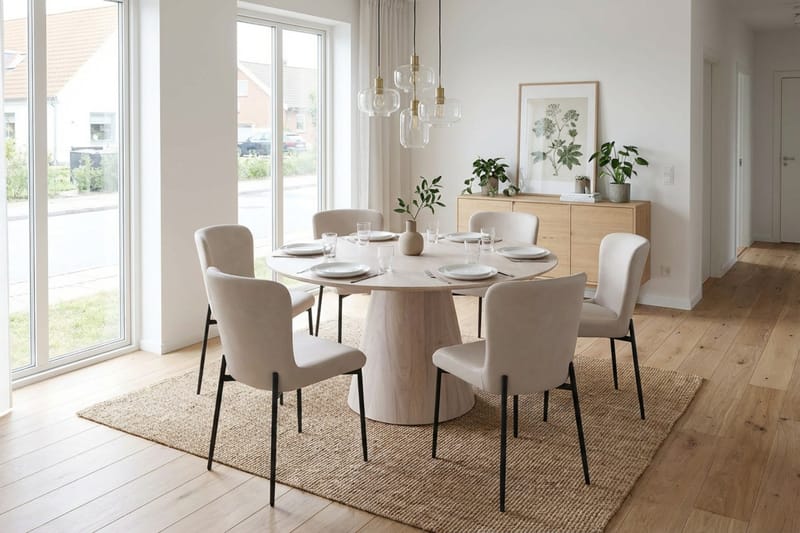 Siena spisegruppe rund 130 cm hvitlasert med 6 Elsie spisestoler - Hvitlasert/beige - Møbler - Bord - Spisegrupper