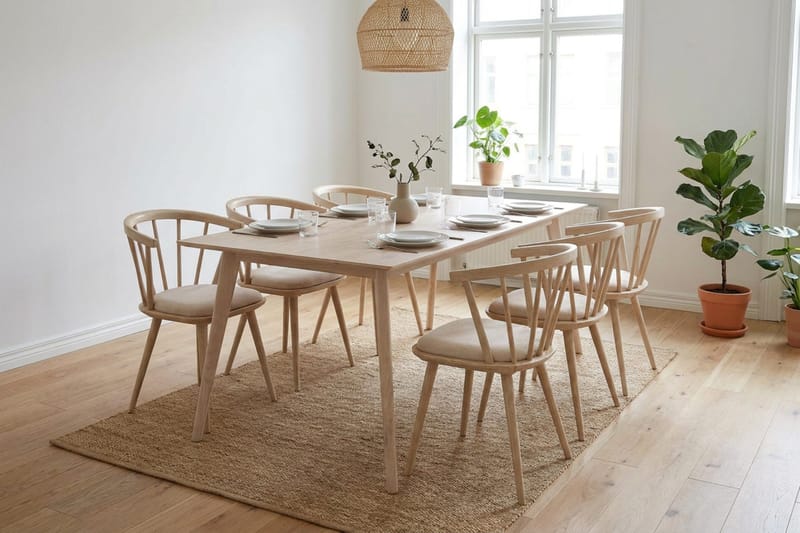 Tyrö spisegruppe 190 cm Whitewash med 6 stk. Tyrö karmstoler med pute - Whitewash - Møbler - Bord - Spisegrupper