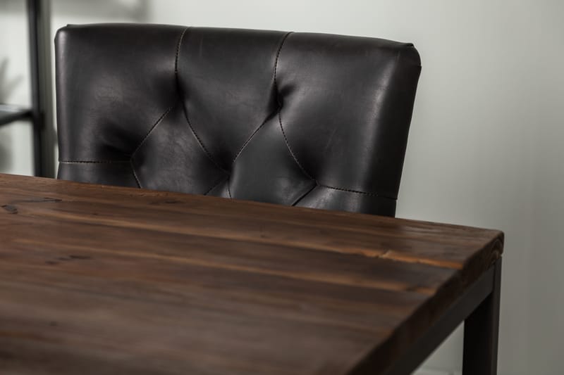 Wilmer Spisegruppe 140 cm med 4 Tone Lenestol - Rustikk Alm/Svart PU - Møbler - Bord - Spisegrupper