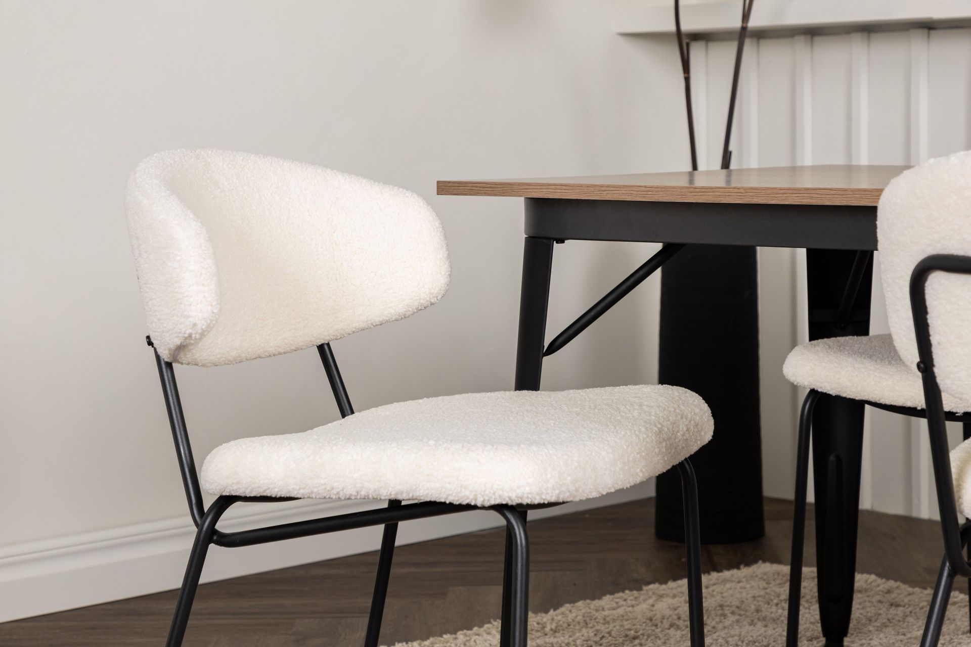 Tempe Matgruppe 140 cm Rektangulær med 4 Chico stoler - Valnød - Møbler - Bord - Spisegrupper