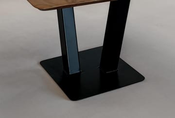 Thyris sofabord 60 cm kvadratisk - Varm brun og svart - Møbler - Bord - Sofabord