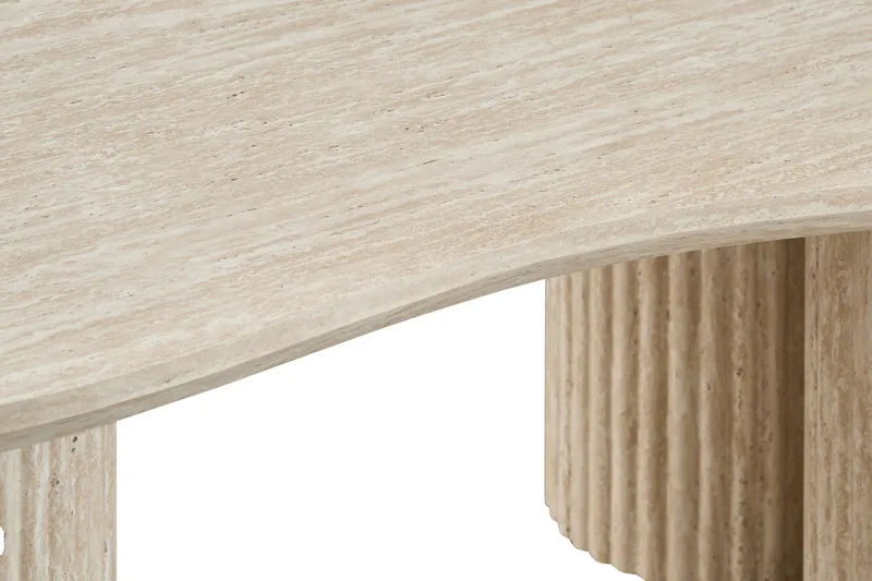 Uppveda asymmetrisk sofabord med travertinutseende 130 x 70 cm - Beige - Møbler - Bord - Sofabord