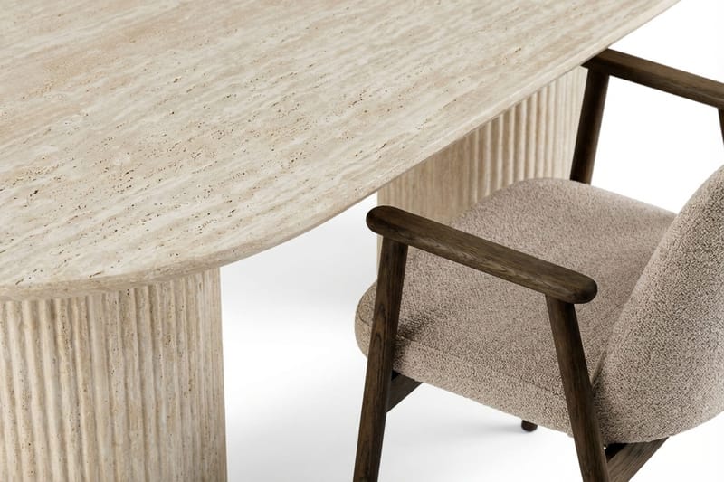 Uppveda Spisegruppe 180 cm Oval Travertin med 4 Reciclar Spisestoler - Travertin/Greige - Møbler - Bord - Spisegrupper