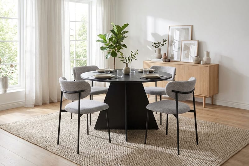 Vera rund spisegruppe 110 cm med 4 Lucy spisestoler - Svartbeiset eik - Møbler - Bord - Spisegrupper