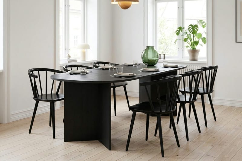 Vera spisegruppe rektangulær 220 cm svart med 6 Tyrö spisestoler - Svart - Møbler - Bord - Spisegrupper