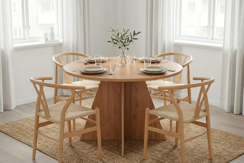 Vera spisegruppe rund 110 cm eik med 4 Dastoori spisestoler - Eik - Møbler - Bord - Spisegrupper