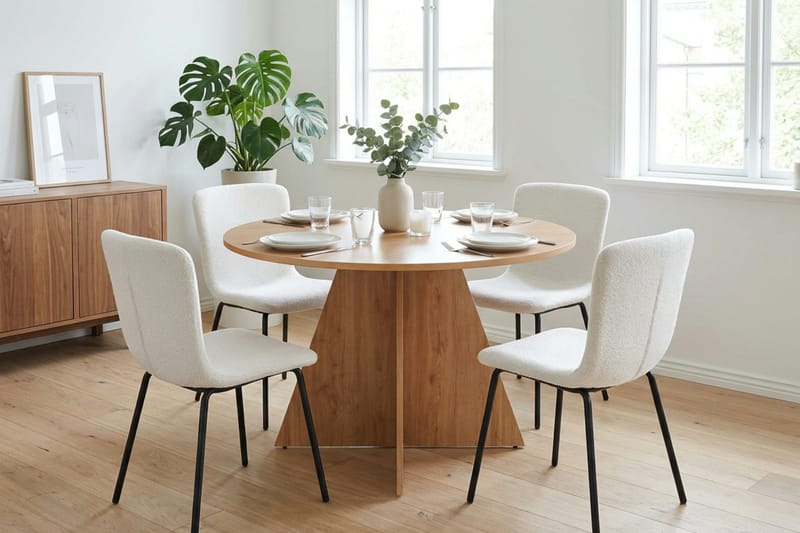 Vera spisegruppe rund 110 cm eik med 4 Katy spisestoler - Eik - Møbler - Bord - Spisegrupper