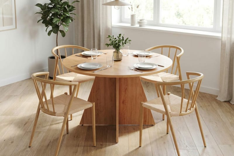 Vera spisegruppe rund 110 cm eik med 4 Winston spisestoler - Eik - Møbler - Bord - Spisegrupper