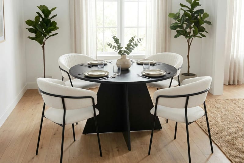 Vera spisegruppe rund 110 cm svart med 4 Karol spisestoler - Svart - Møbler - Bord - Spisegrupper