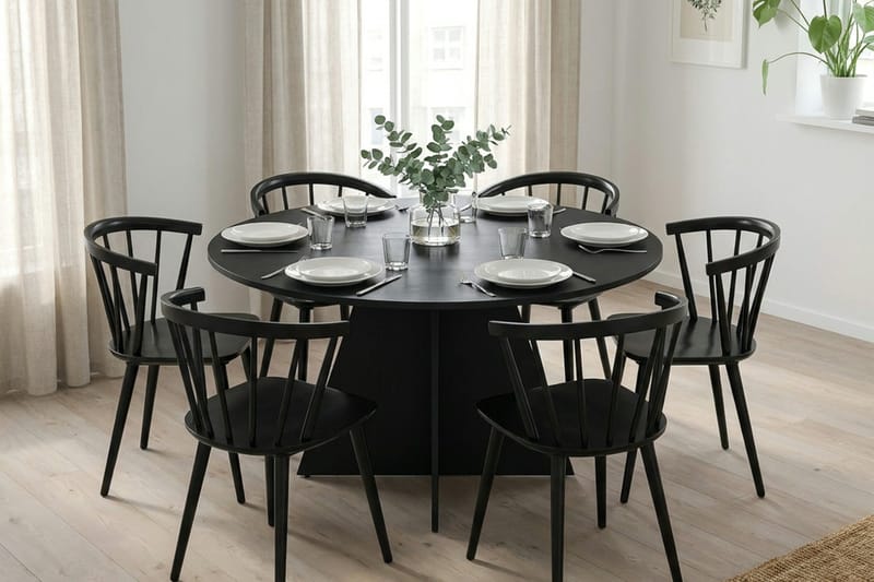 Vera spisegruppe rund 130 cm svart med 6 Tyrö spisestoler - Svartbeiset eik - Møbler - Bord - Spisegrupper