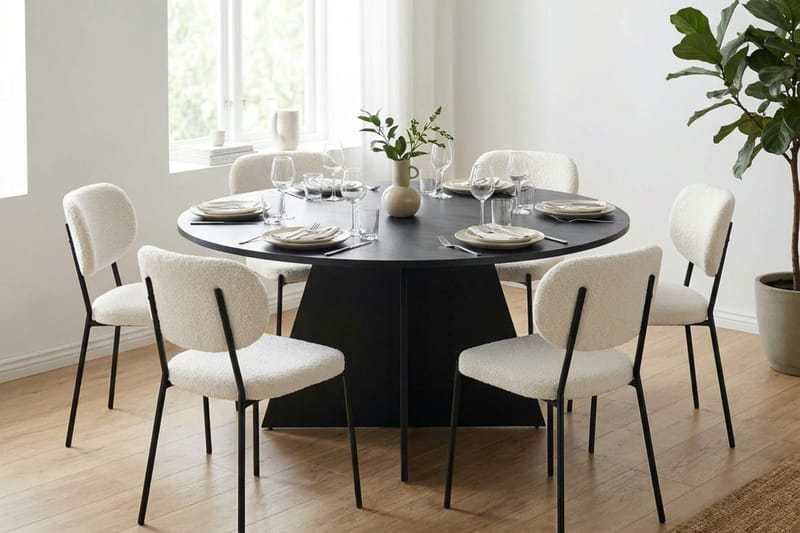 Vera spisegruppe rund 150 cm svart med 6 Gemmiano spisestoler - Svartbeiset eik - Møbler - Bord - Spisegrupper