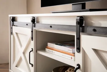 Alino TV-benk 150 cm - Hvit med svarte beslag - Møbler - Mediamøbel & tv møbel - TV-benk & mediabenk
