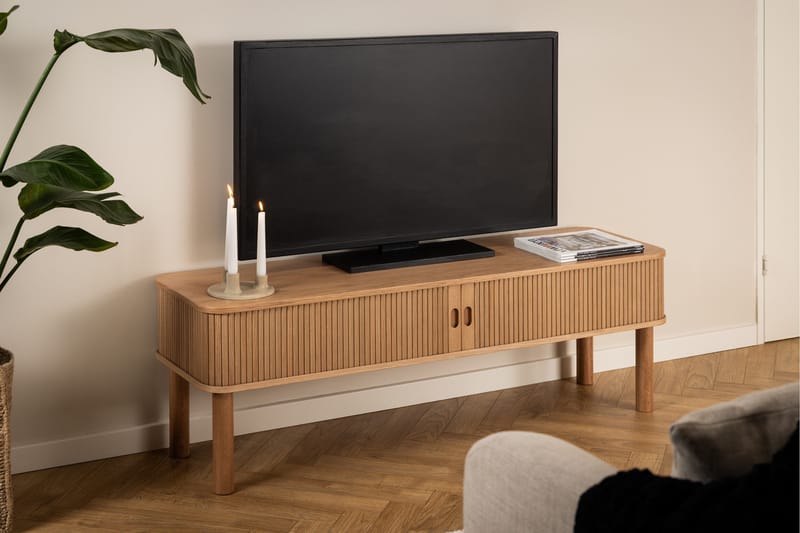 Samay Gulvstående TV-benk 140 cm med Oppbevaring i Eik - Brun - Møbler - Mediamøbel & tv møbel - TV-benk & mediabenk