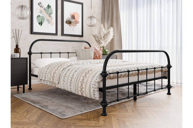 Aleesha Sengeramme 140x200 cm - Svart - Møbler - Senger - Sengeramme & sengestamme