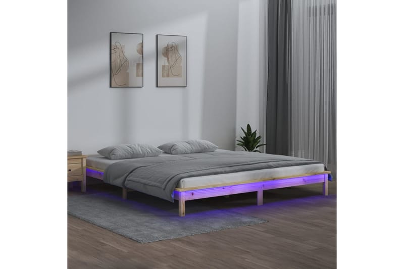 beBasic Sengeramme med LED 135x190 cm 4FT6 Double heltre - Brun - Møbler - Senger - Sengeramme & sengestamme
