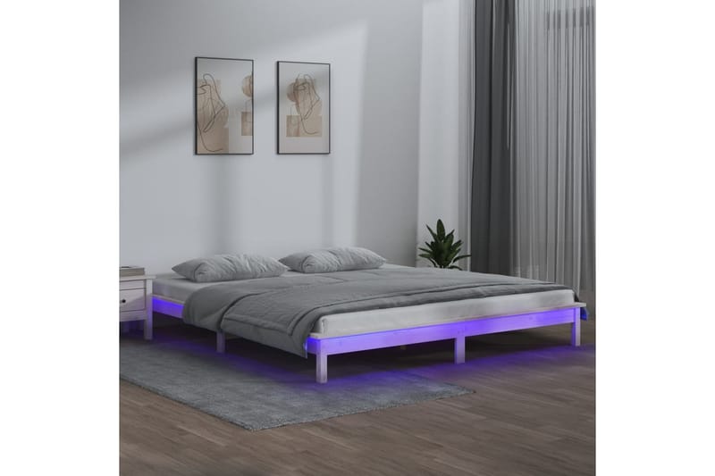 beBasic Sengeramme med LED hvit 135x190 cm 4FT6 Double heltre - Hvit - Møbler - Senger - Sengeramme & sengestamme