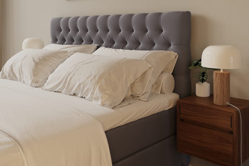 Hilton lyx Komplett Sengpakke 180x200 cm Kontinentalseng med knappet sengegavl i fløyel - Grå - Møbler - Senger - Komplett sengepakke
