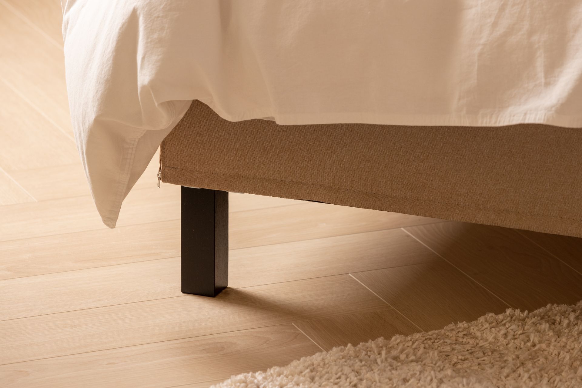 Scarlett Sengepakke 140x200 Skummadrass - Knappet gavl Beige - Møbler - Senger - Komplett sengepakke