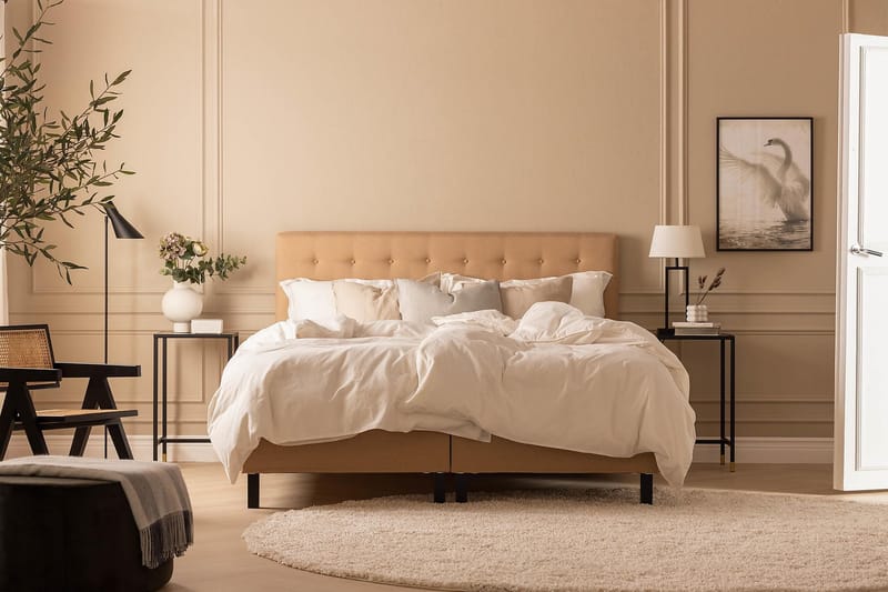 Scarlett Sengepakke 150x200 Skummadrass - Knappet gavl Beige - Møbler - Senger - Komplett sengepakke