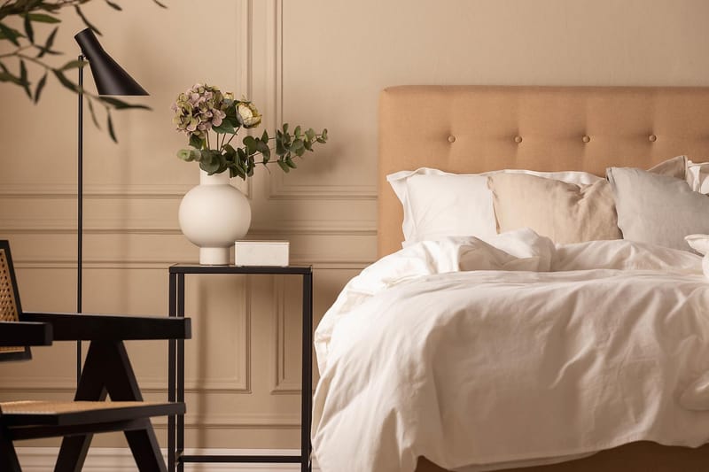 Scarlett Sengepakke 150x200 Skummadrass - Knappet gavl Beige - Møbler - Senger - Komplett sengepakke