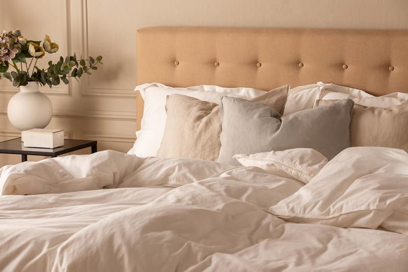Scarlett Sengepakke 150x200 Skummadrass - Knappet gavl Beige - Møbler - Senger - Komplett sengepakke