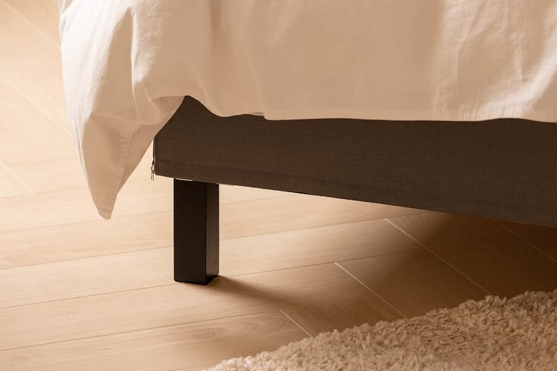 Scarlett Sengepakke 150x200 Skummadrass - Knappet gavl Brun - Møbler - Senger - Komplett sengepakke