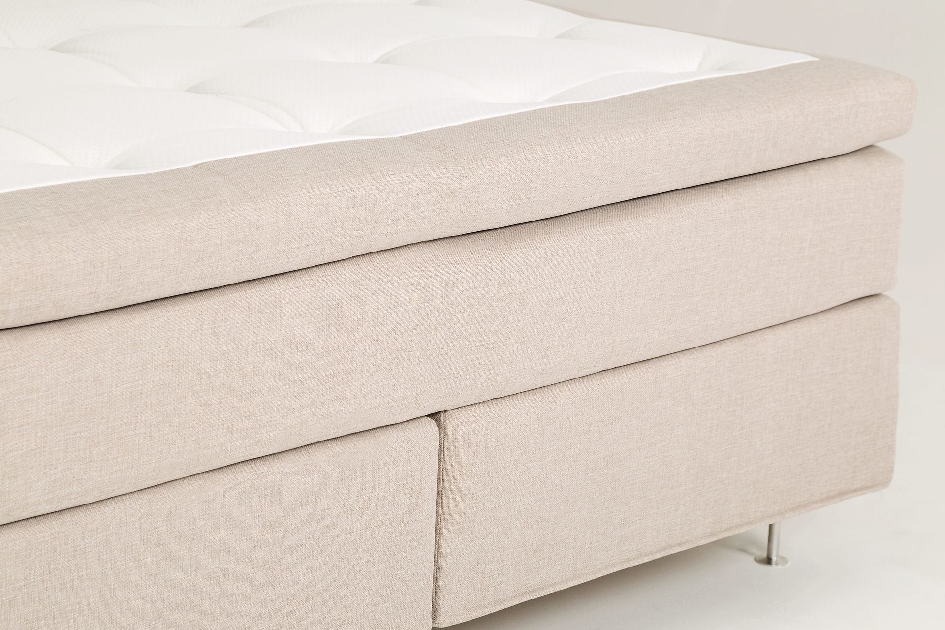 Dolly Kontinentalseng 210x210 - Beige - Møbler - Senger - Kontinentalsenger