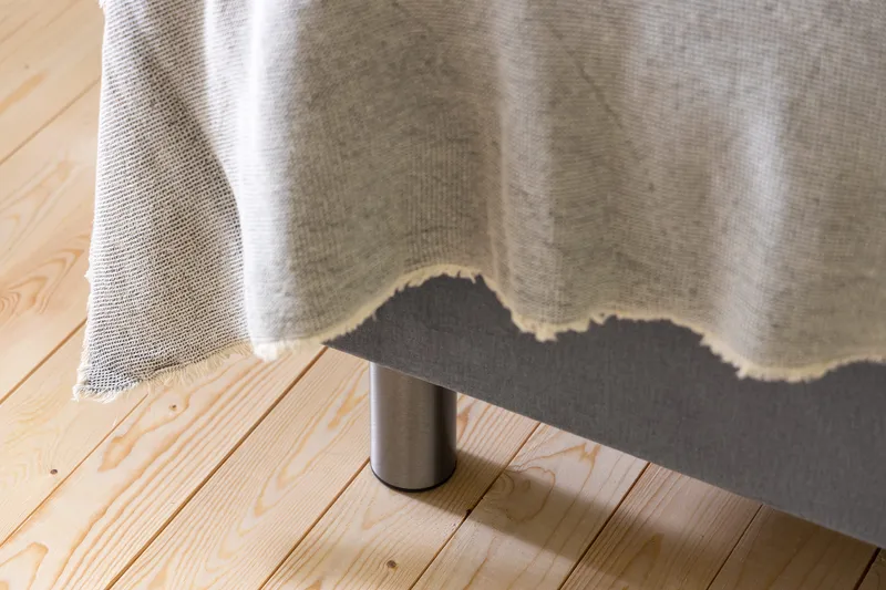 Ella Sengepakke 160x200cm Dypheftet Sengegavl - Lysegrå / Fløyel - Møbler - Senger - Kontinentalsenger