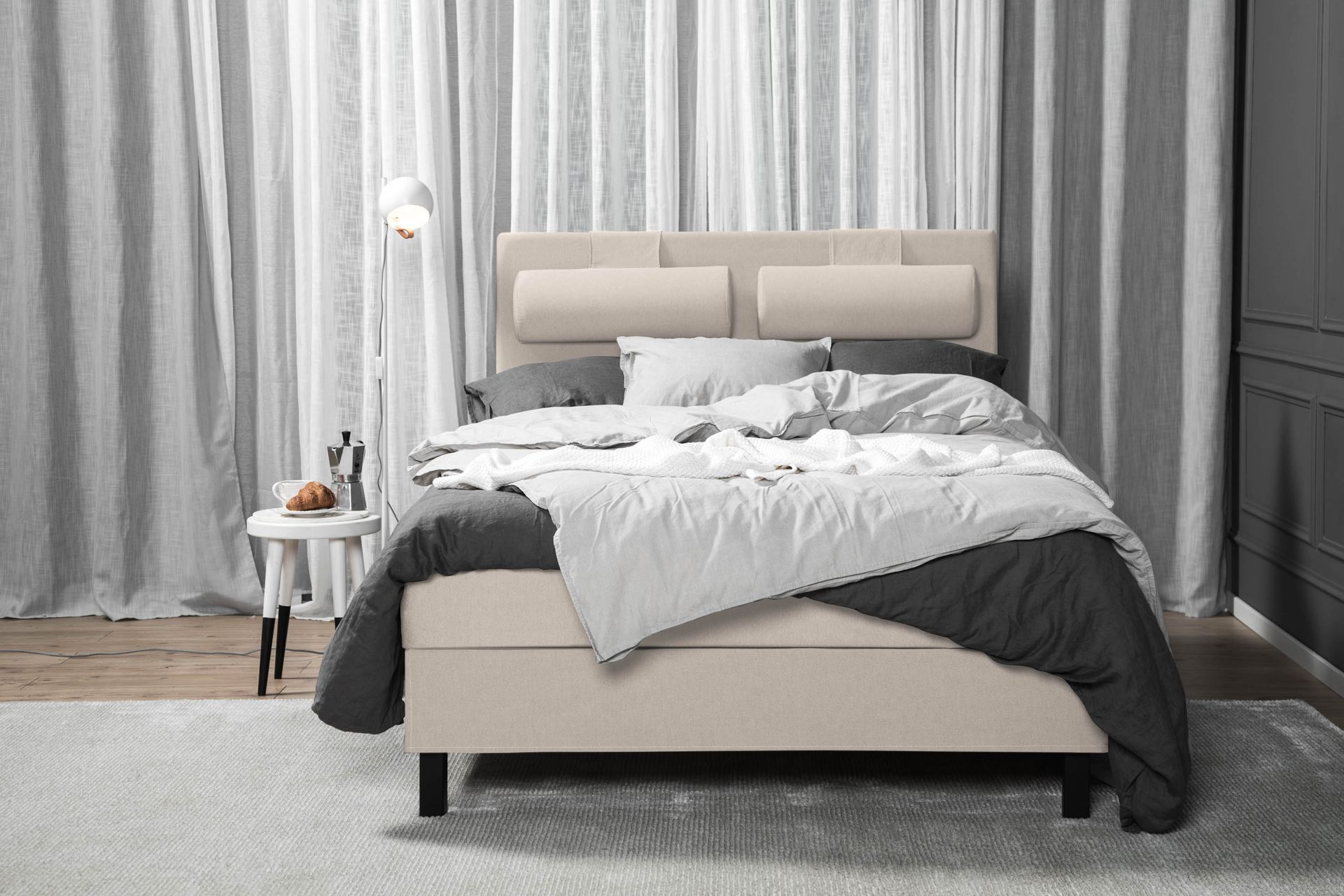 Lucky Komplett Sengepakke 140x200 Skum Glatt Sengegavl - Nakkepute Stor Beige - Møbler - Senger - Komplett sengepakke