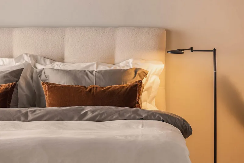 Oslo Luksus Komplett Seng Pakke Kontinentalseng 180x200 cm med sengegavl - Beige / Lys - Møbler - Senger - Kontinentalsenger