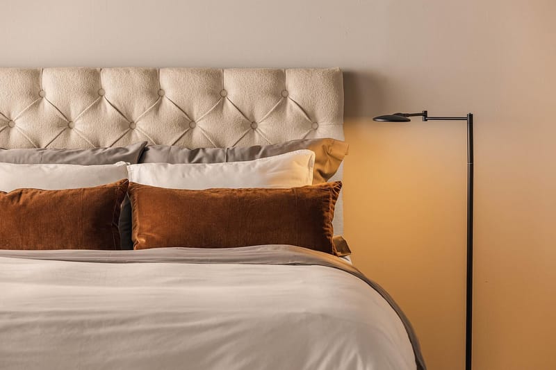 Oslo Lyx Sengepakke Boucle 140x200 Dypheftende Gavl - Beige - Møbler - Senger - Komplett sengepakke