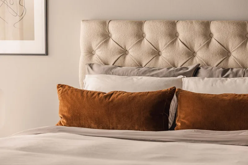 Oslo Lyx Sengepakke Boucle 140x200 Dypheftende Gavl - Beige - Møbler - Senger - Kontinentalsenger