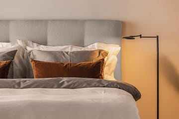 Oslo Lyx Sengepakke Boucle 160x200 Knappad Gavl - Grå - Møbler - Senger - Komplett sengepakke