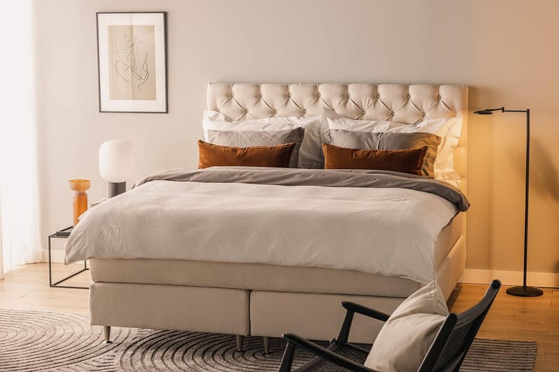 Oslo Lyx Sengepakke Boucle 180x200 Dypheftende Gavl - Lysebeige - Møbler - Senger - Kontinentalsenger