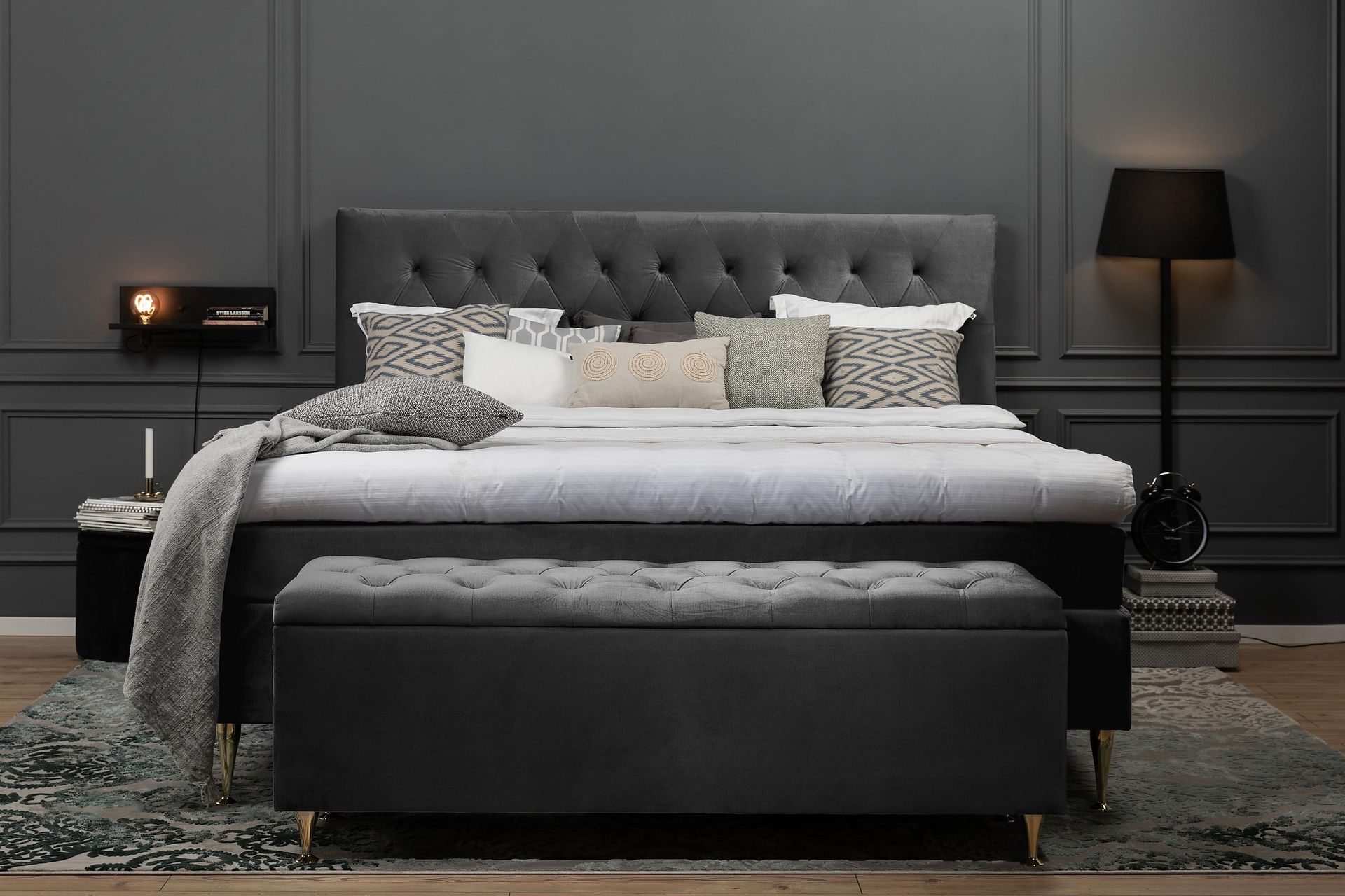 Royal Velvet Komplett Sengepakke 180x200 cm - Mørkegrå Fløyel/Høye Svarte Ben - Møbler - Senger - Komplett sengepakke