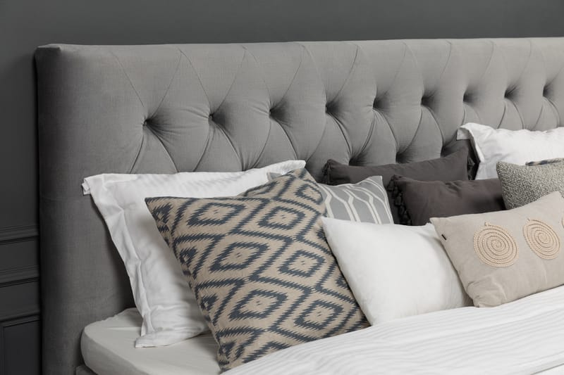 Royal Velvet Kontinentalseng 210x210 cm - Lysegrå Fløyel/Lave Gullben - Møbler - Senger - Komplett sengepakke