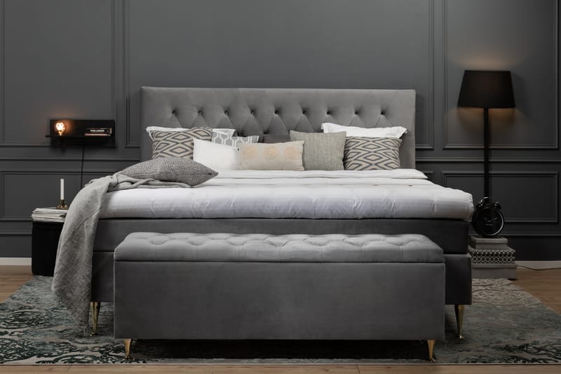 Royal Velvet Kontinentalseng 210x210 cm - Lysegrå Fløyel/Lave Gullben - Møbler - Senger - Komplett sengepakke