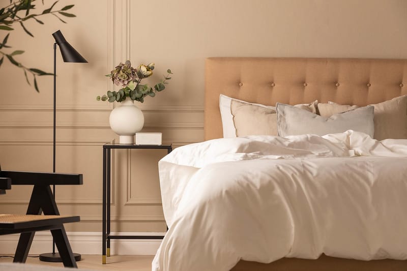 Scarlett Sengepakke 140x200 Lateksmadrass - Knappet gavl Beige - Møbler - Senger - Kontinentalsenger